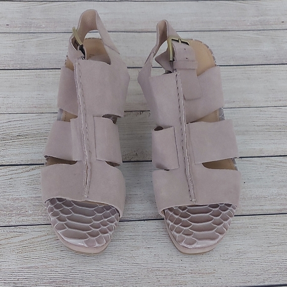 Donald Pliner Geneva Beige Suede Heeled Sandals With Snake Skin Heels Size 9 - Picture 1 of 8